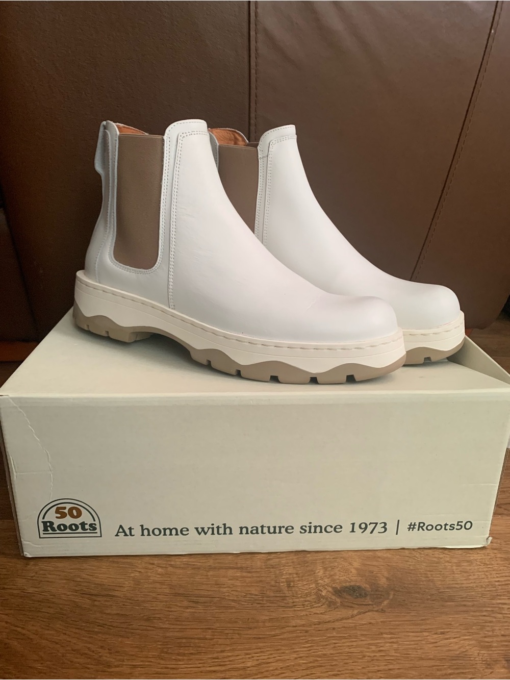 Roots Unisex White Italian Leather Junction Chelsea Booties with Tan Accents